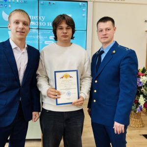 Студенты Омского юридического колледжа представили работы по прокурорской деятельности на суд практикующего специалиста